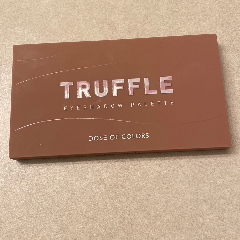 Like new dose of colors Truffle pallet